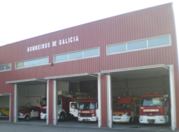 Servicio contra incendios y salvamento en los parques de bomberos de Bueu, Porriño, Ribadumia y Vilagarcia de Arousa
